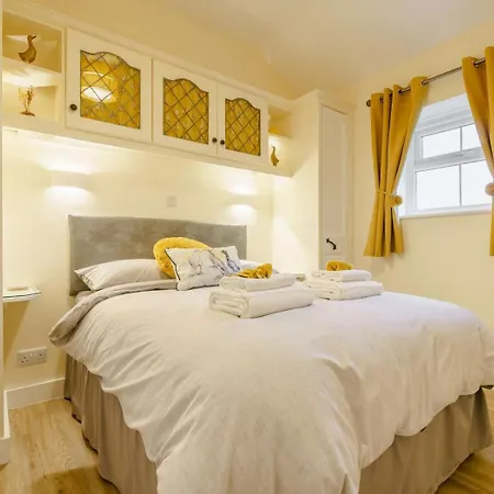 3 Bed In Whitby Oc-90810 *