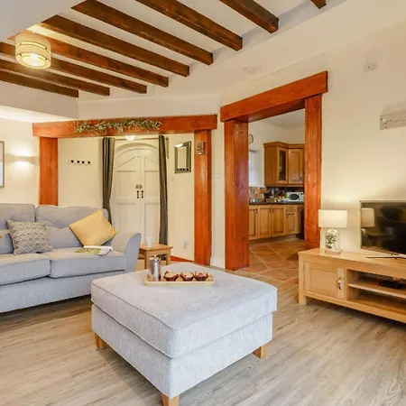3 Bed In Whitby Oc-90810 *